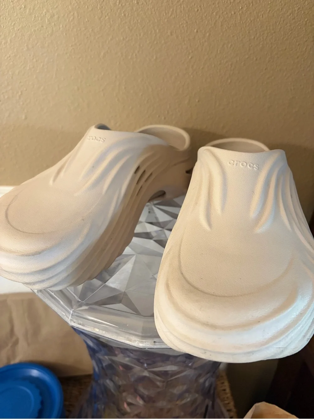 Men’s Crocs Echo Wave Chalk Almond Shoes size 10